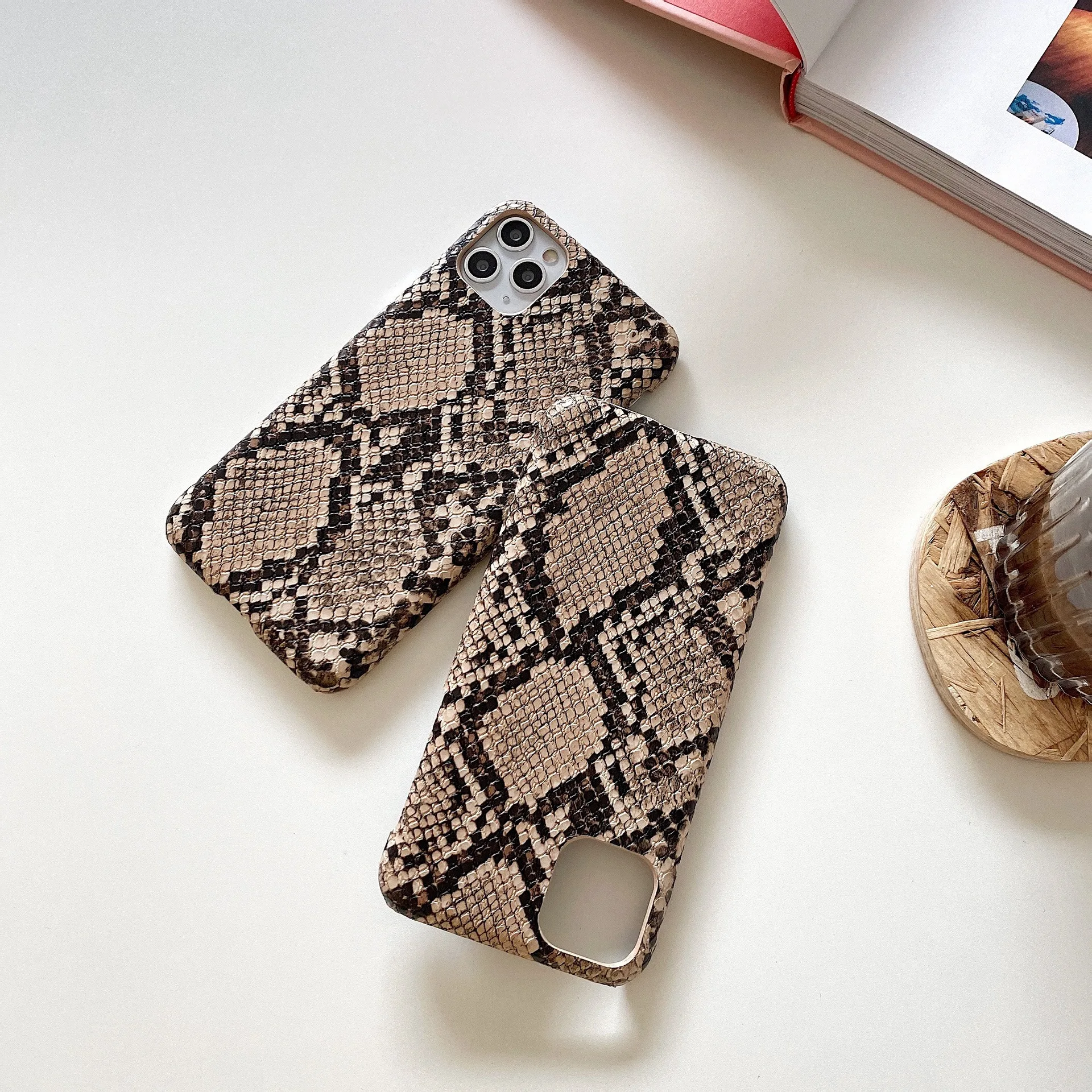 Iphone Case Fake Leather Retro Snakeskin Pattern Suitable for Apple Mobile Phone Series Iphone 7/8 7Plus 8Plus X Xr 11 12Pro Max
Iphone Case Fake Leather Retro Snakeskin Pattern Suitable for Apple Mobile Phone Series Iphone 7/8 7Plus 8Plus X Xr 11 12Pro Max