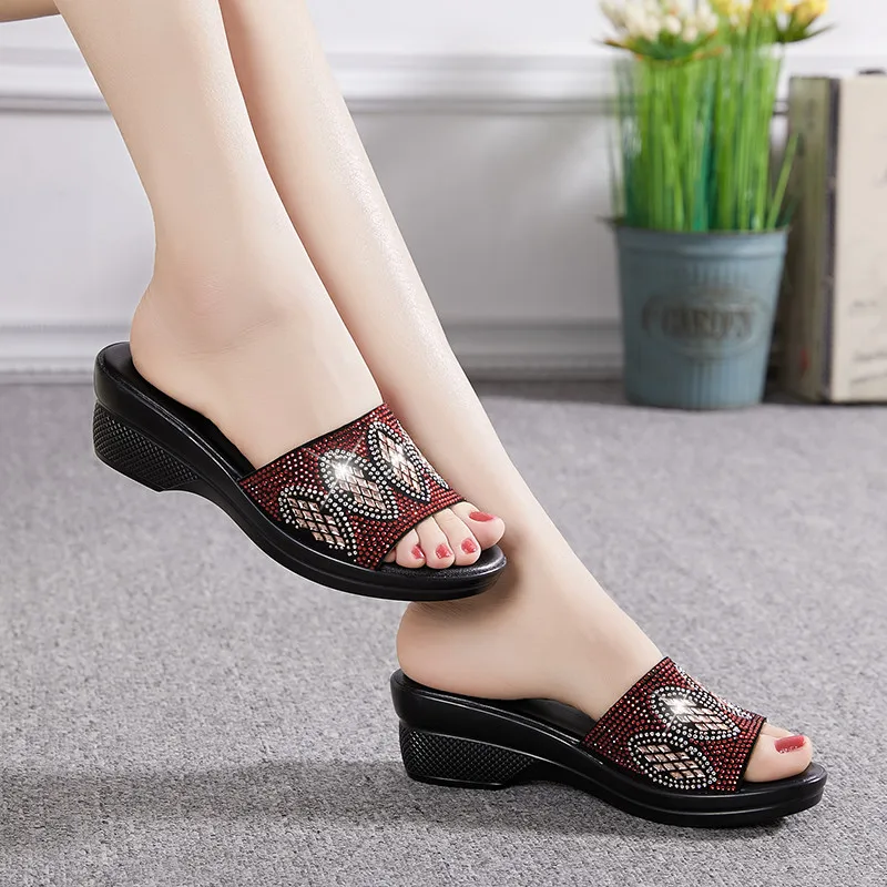 TIMETANG Women's Slippers Comfortable Genuine Leather Fashion Casual Shoes For Women Wedges Summer Plush Crystal Sandals Size 40
TIMETANG Women's Slippers Comfortable Genuine Leather Fashion Casual Shoes For Women Wedges Summer Plush Crystal Sandals Size 40