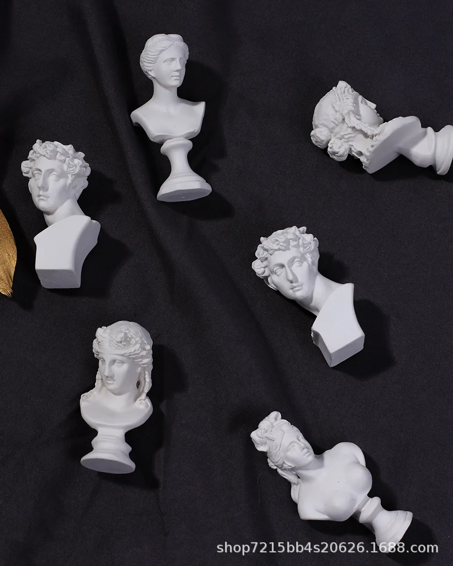 Photographing props Mini plaster statue ornaments resin portrait Xiaowei photography props
Photographing props Mini plaster statue ornaments resin portrait Xiaowei photography props