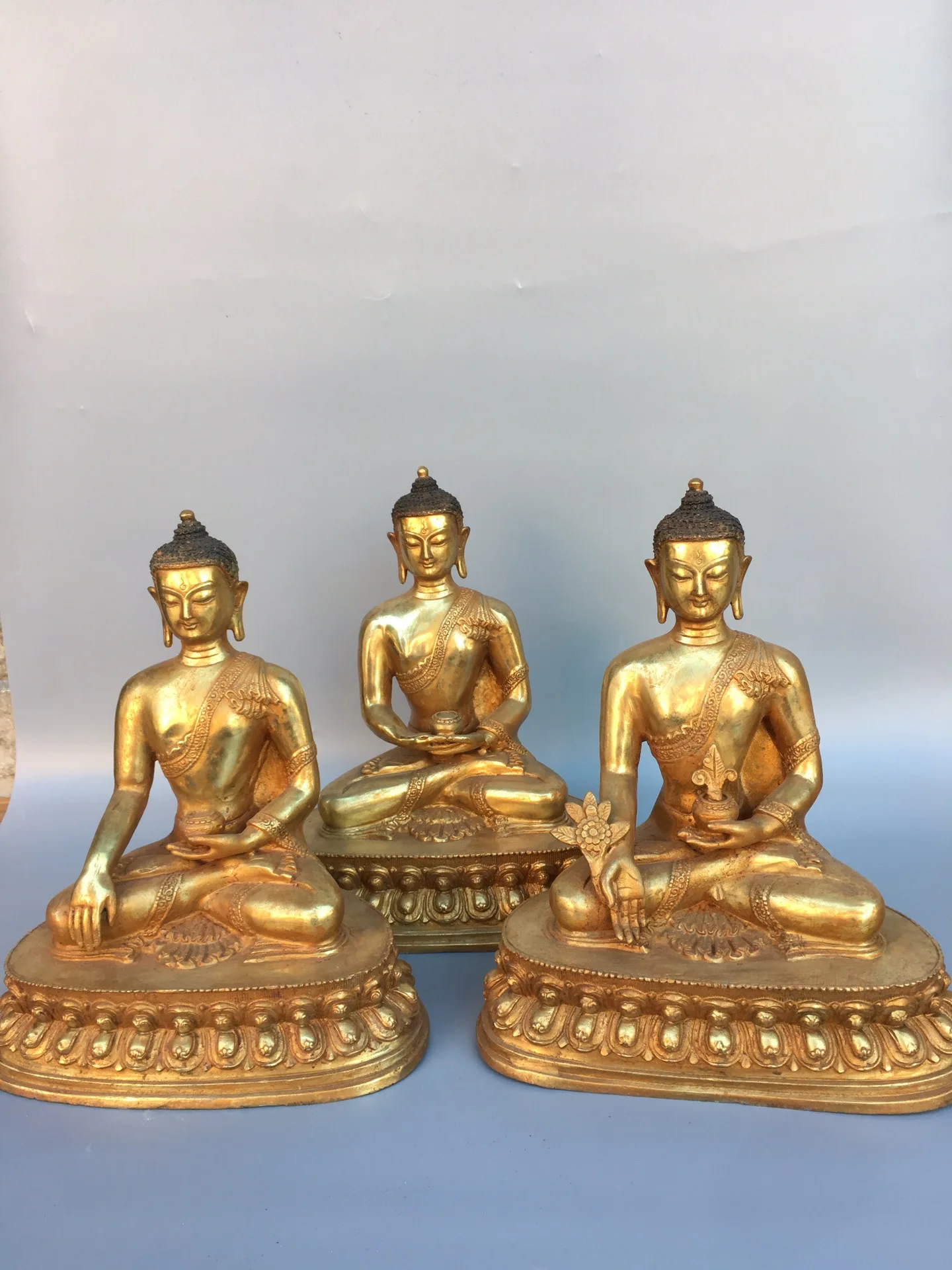 10"Chinese Folk Collection Bronze Gilt Cinnaba Sakyamuni Sambo Buddha set Lotus Terrace Sitting Buddha Ornaments Town House
10"Chinese Folk Collection Bronze Gilt Cinnaba Sakyamuni Sambo Buddha set Lotus Terrace Sitting Buddha Ornaments Town House