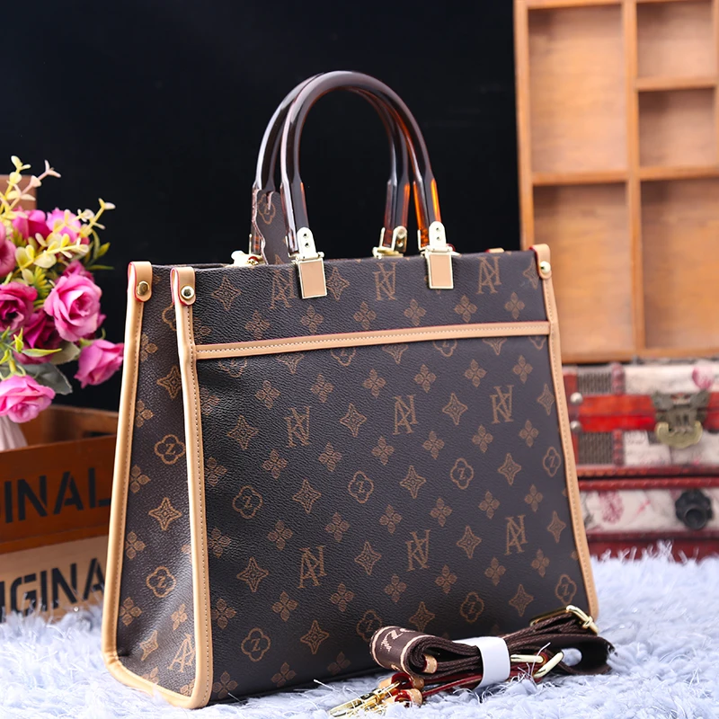 Genuine Leather 2021 New Portable Tote Fashion Large-capacity One-shoulder Messenger Bag Purses and Handbags Luxury Designer gg
Genuine Leather 2021 New Portable Tote Fashion Large-capacity One-shoulder Messenger Bag Purses and Handbags Luxury Designer gg