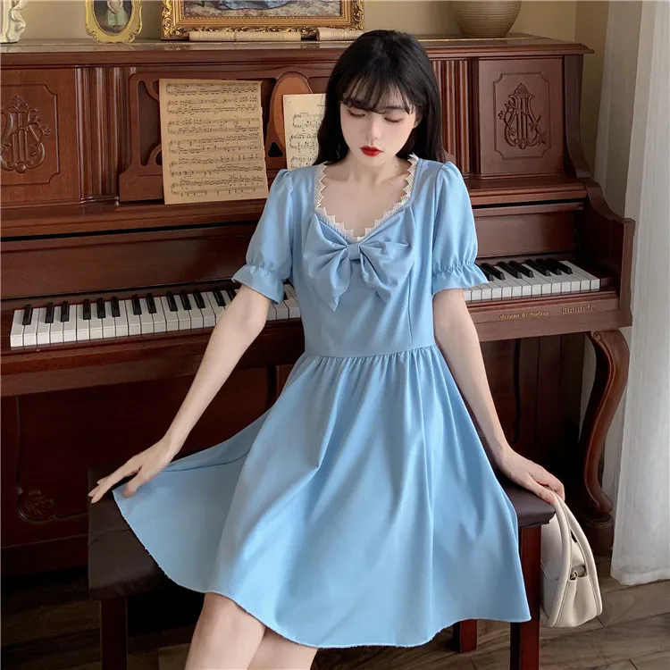 Женское синее короткое платье с бантом, V-образным вырезом и короткими рукавами-фонариками, облегающее однотонное платье с высокой талией ...
Женское синее короткое платье с бантом, V-образным вырезом и короткими рукавами-фонариками, облегающее однотонное платье с высокой талией ...