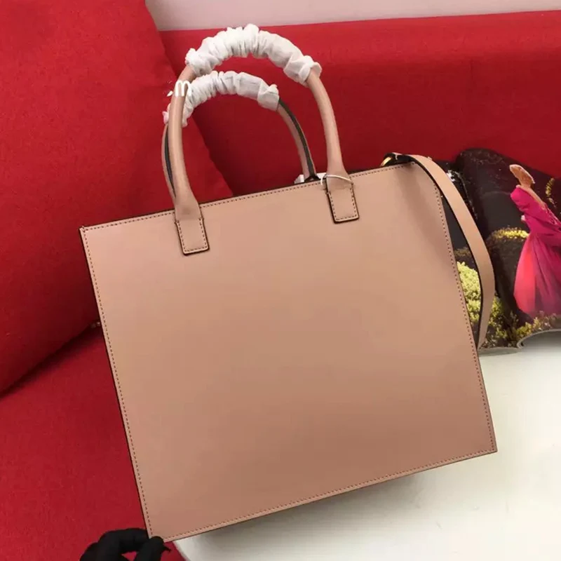 Retro Solid Color Embossed Letters Large-capacity Genuine Leather Handbag Ladies New Shopping Bag Fashion Diagonal Shoulder Bag 
Retro Solid Color Embossed Letters Large-capacity Genuine Leather Handbag Ladies New Shopping Bag Fashion Diagonal Shoulder Bag