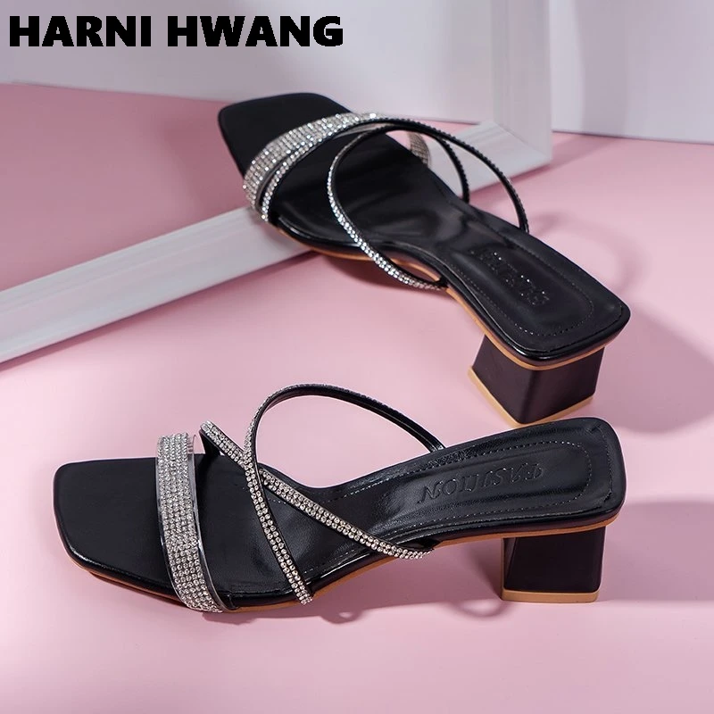 2021 Ladies Summer Sandals Front And Rear Strap High Heels Retro Round Toe Square Root High Heels Faux Leather Size 35-40
2021 Ladies Summer Sandals Front And Rear Strap High Heels Retro Round Toe Square Root High Heels Faux Leather Size 35-40