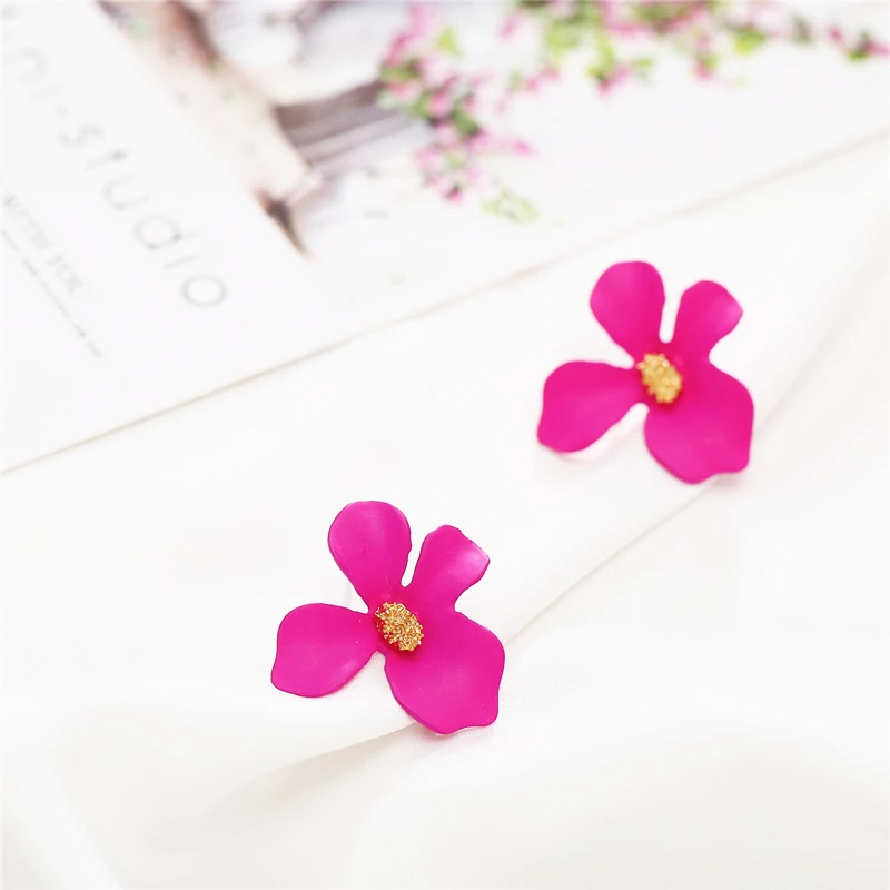 Korean Fashion Flowers Stud Earrings For Women Europe Trendy Piercing White Yellow Metal Ear Stud Jewelry Accessories Gifts
Korean Fashion Flowers Stud Earrings For Women Europe Trendy Piercing White Yellow Metal Ear Stud Jewelry Accessories Gifts