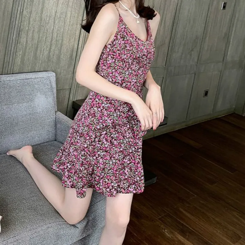 Корейские модные платья без рукавов с цветочным принтом, женские летние сексуальные Клубные платья 2020, уличная одежда для школьниц
Корейские модные платья без рукавов с цветочным принтом, женские летние сексуальные Клубные платья 2020, уличная одежда для школьниц