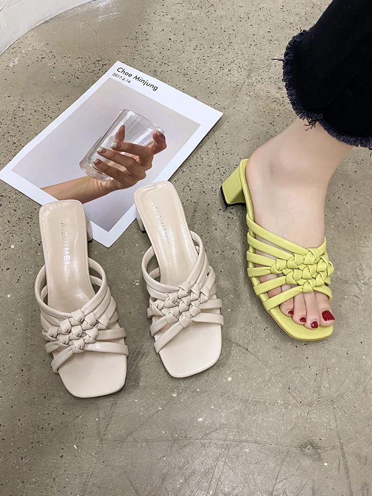 Female Shoes Med Slippers Heels Slides Fashion On A Wedge Square heel 2021 High Summer Luxury Block Pumps Rome Fabric Basic PU R
Female Shoes Med Slippers Heels Slides Fashion On A Wedge Square heel 2021 High Summer Luxury Block Pumps Rome Fabric Basic PU R