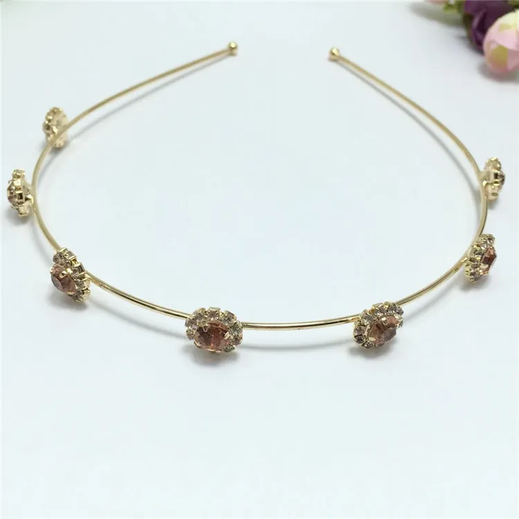 Metal Diamond Rhinestone Hairbands For Women Retro Hair Accessories Girls Headband for Girl Retro Headbands Head Wrap Wholesale
Metal Diamond Rhinestone Hairbands For Women Retro Hair Accessories Girls Headband for Girl Retro Headbands Head Wrap Wholesale