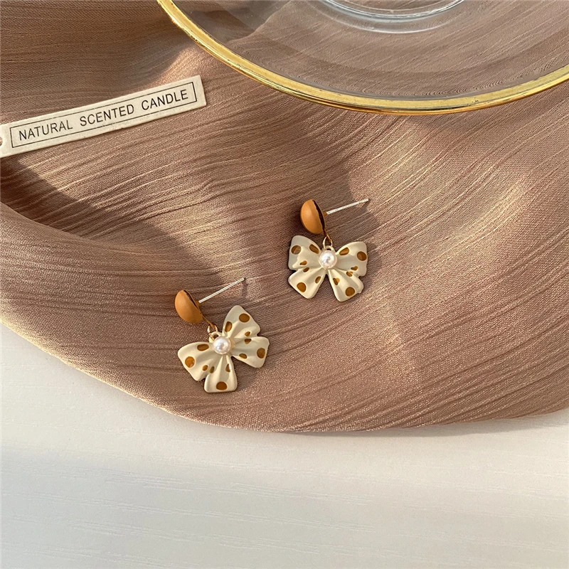 Linmouge New Fashion Earrings For Women Butterfly Pendant Drop Temperement Wave Point Gentle Fall/Winter Female Jelwery EF257
Linmouge New Fashion Earrings For Women Butterfly Pendant Drop Temperement Wave Point Gentle Fall/Winter Female Jelwery EF257