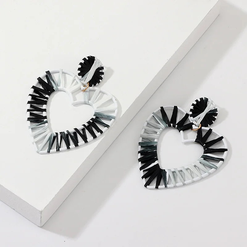 1 Pair Creative Small Fresh Gradient Raffia Earrings Fashion Love Earrings Modification Face Big Earrings Popular Jewelry
1 Pair Creative Small Fresh Gradient Raffia Earrings Fashion Love Earrings Modification Face Big Earrings Popular Jewelry