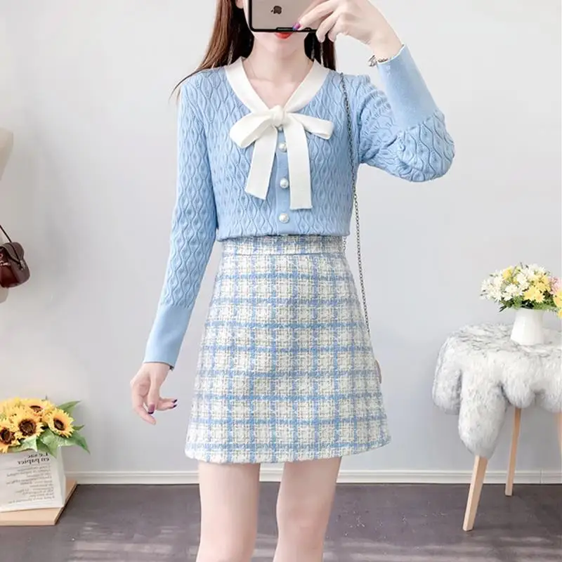 2021 Women Autumn Winter Casual Skirt 2 Pcs Sets Lady Bow Button Sweater Tweed Plaid Skirt Suit Female Loose Cute Woolen Set F16
2021 Women Autumn Winter Casual Skirt 2 Pcs Sets Lady Bow Button Sweater Tweed Plaid Skirt Suit Female Loose Cute Woolen Set F16