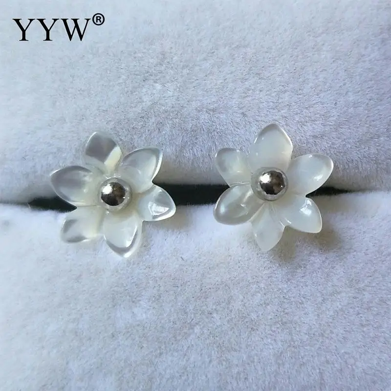 2pairs/Lot Simple Lily Flower Earrings Korea Diy Shell Flower Earrings Gentle Temperament Fashion All-Match Earrings For Female
2pairs/Lot Simple Lily Flower Earrings Korea Diy Shell Flower Earrings Gentle Temperament Fashion All-Match Earrings For Female