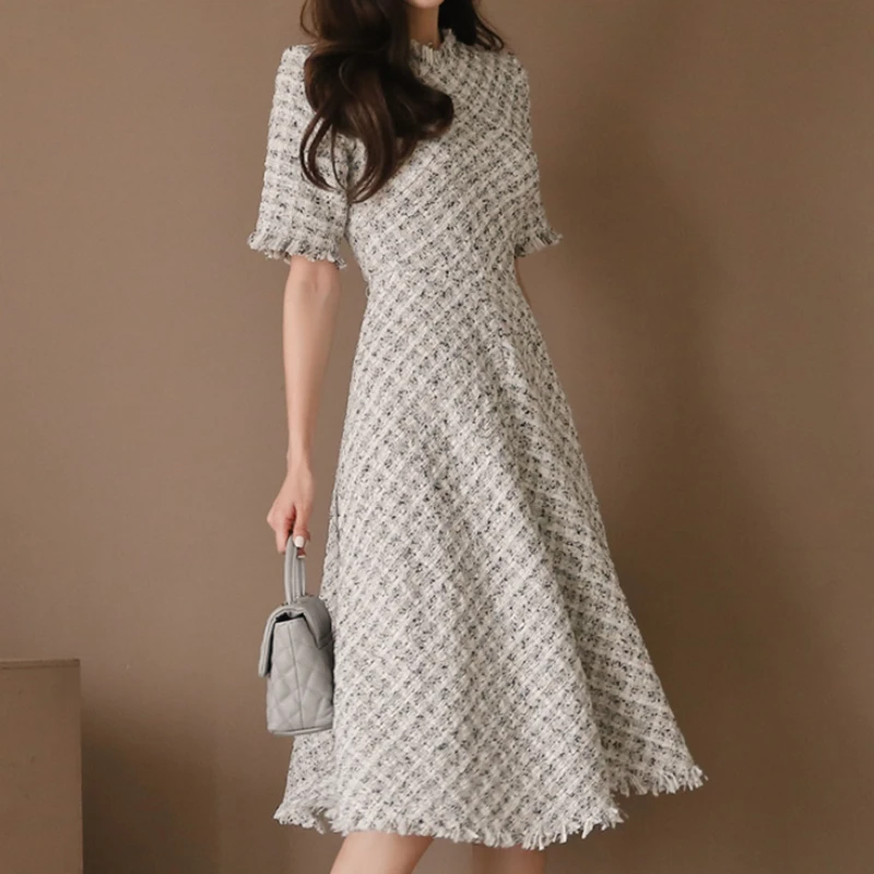 2019 Spring New Small Fragrant Tweed Dress Women Half Sleeve High Waist Midi Dress Elegant Plaid Slim Fit A Line Tassel Dress
2019 Spring New Small Fragrant Tweed Dress Women Half Sleeve High Waist Midi Dress Elegant Plaid Slim Fit A Line Tassel Dress