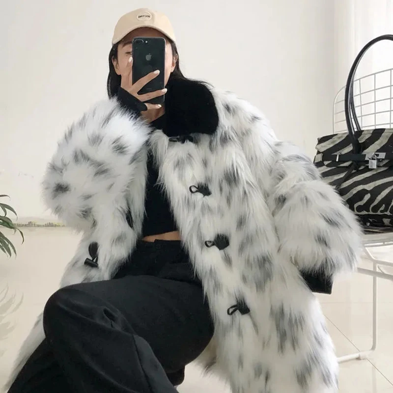 2021 Warm Faux Fox Fur Coat Winter Luxury Women's Overcoat Thick Fake Fur Jacket Oversized Female Parka
2021 Warm Faux Fox Fur Coat Winter Luxury Women's Overcoat Thick Fake Fur Jacket Oversized Female Parka