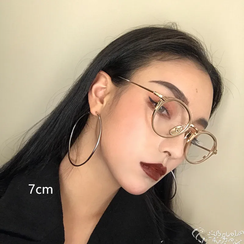 2020 Fashion new style exaggeration in Europe and America hiphop personality big circle earring, female sexy Earring
2020 Fashion new style exaggeration in Europe and America hiphop personality big circle earring, female sexy Earring