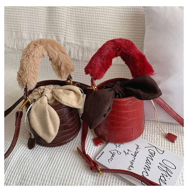 Bucket Bag Handbag Fashion Faux Fur Winter Bags Women Shoulder Crossbody Bag Ladies Plush Hand Bags Designers Bolsa Feminina Sac
Bucket Bag Handbag Fashion Faux Fur Winter Bags Women Shoulder Crossbody Bag Ladies Plush Hand Bags Designers Bolsa Feminina Sac
