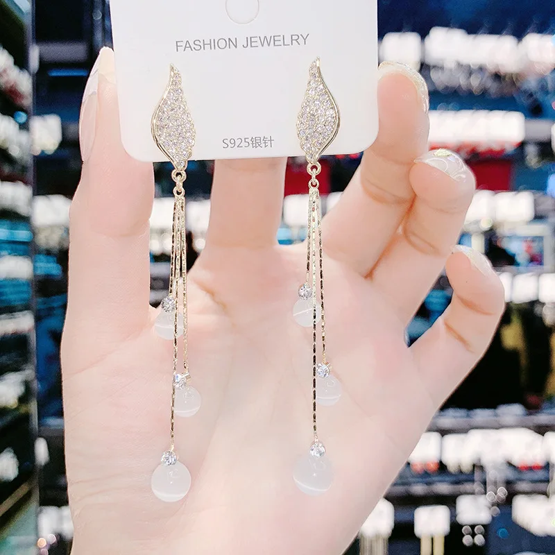 Korean Fashion Bi-wing Double Flying Long Tassel Opal Earrings for Women Summer New Trendy Inlaid Zircon Temperament Earrings
Korean Fashion Bi-wing Double Flying Long Tassel Opal Earrings for Women Summer New Trendy Inlaid Zircon Temperament Earrings
