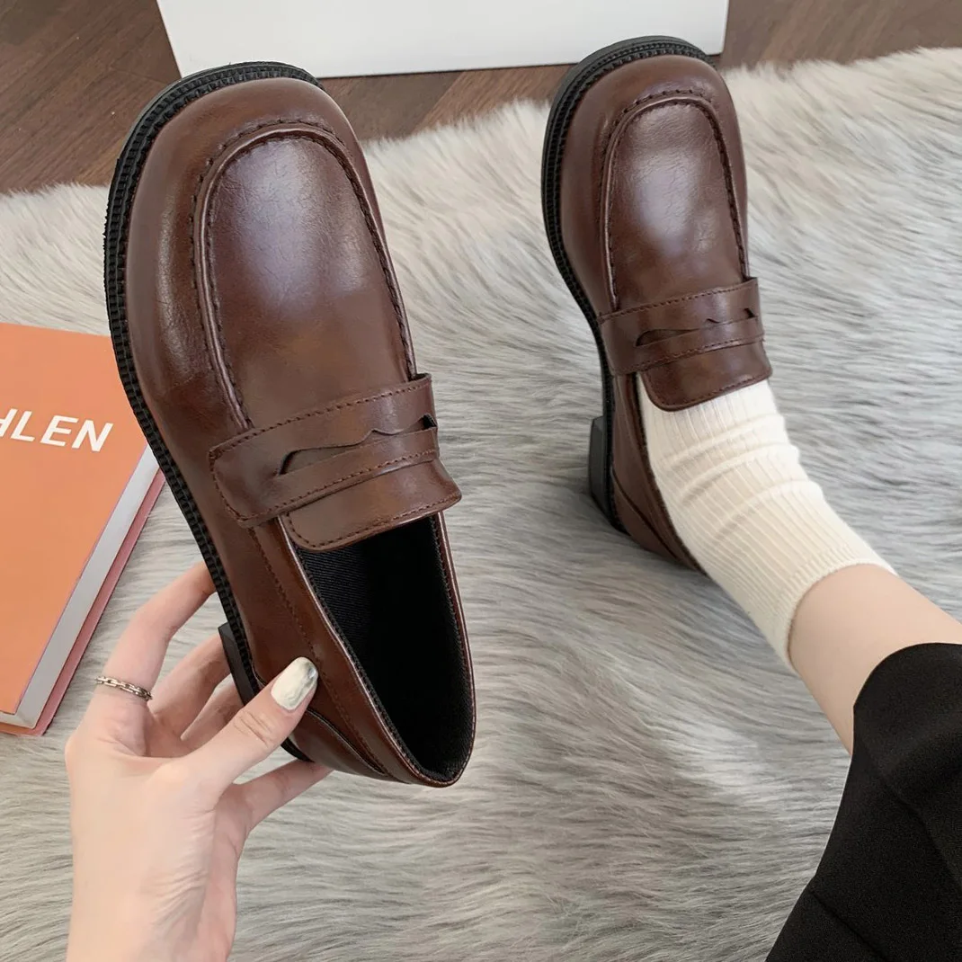 2021 brown Black Punk Platform Women Loafers Round Toe Chunky Heel Vintage Shoes Women Slip on flats shoes Women 35-39
2021 brown Black Punk Platform Women Loafers Round Toe Chunky Heel Vintage Shoes Women Slip on flats shoes Women 35-39