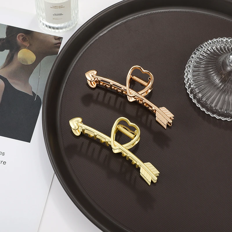 Korea Simple One Arrow Through the Heart Romantic Love Metal Clip Fashion Shark Clip for Women Hair Accessories
Korea Simple One Arrow Through the Heart Romantic Love Metal Clip Fashion Shark Clip for Women Hair Accessories