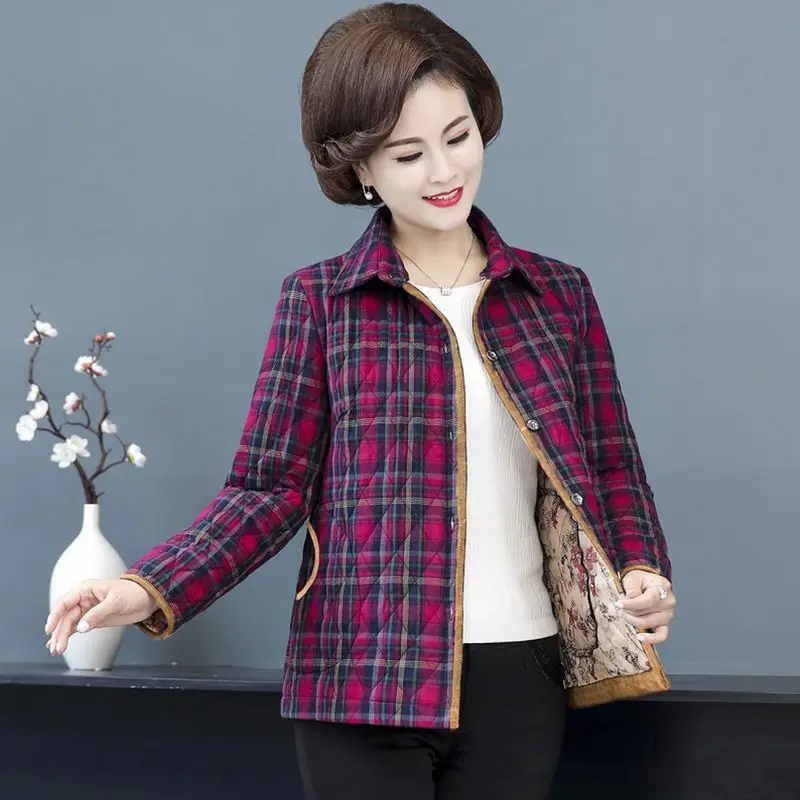 Women 2021 Autumn Winter Fashion Middle-aged Cotton Coats Female Plaid Jackets Ladies New Short Warm Outerwear W269
Women 2021 Autumn Winter Fashion Middle-aged Cotton Coats Female Plaid Jackets Ladies New Short Warm Outerwear W269