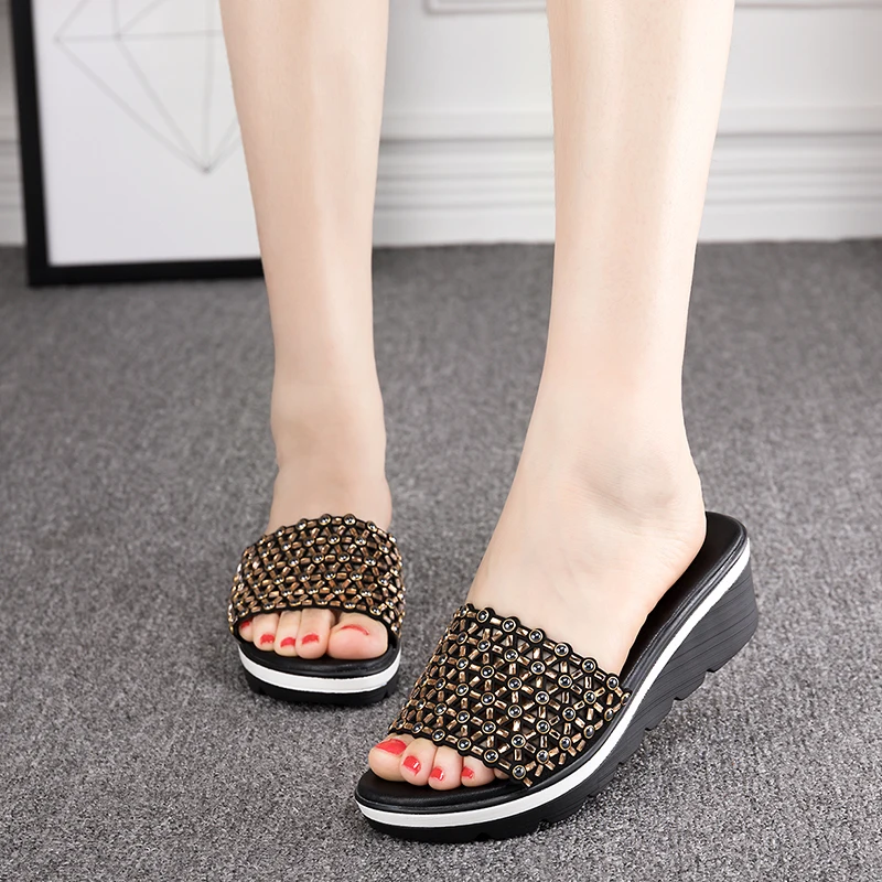 TIMETANG Hollow Out Slippers Women 2019 Summer Genuine Leather Fashion Ladies Mother Wedge Shoes Diamond Woman Sandals
TIMETANG Hollow Out Slippers Women 2019 Summer Genuine Leather Fashion Ladies Mother Wedge Shoes Diamond Woman Sandals