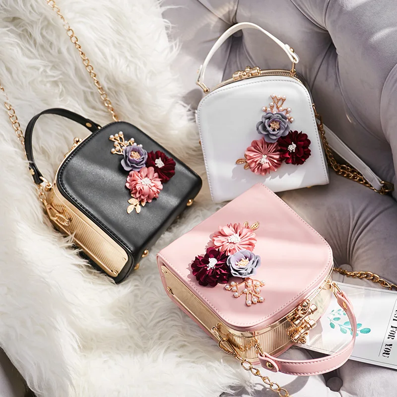 2020 women's spring and summer new one-shoulder messenger small clip square bag portable flower small diagonal bag
2020 women's spring and summer new one-shoulder messenger small clip square bag portable flower small diagonal bag