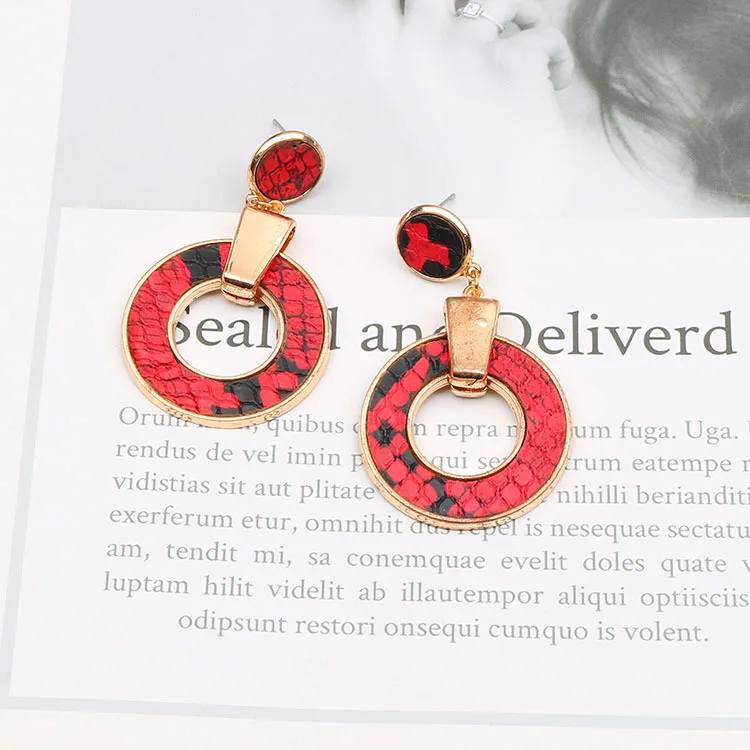 2021 New Popular Leather Earrings Leopard Print PU Korean Fashion Earrings Large Circle Alloy Earrings for Women Wholesale
2021 New Popular Leather Earrings Leopard Print PU Korean Fashion Earrings Large Circle Alloy Earrings for Women Wholesale