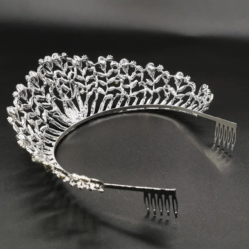 Women's Crowns 2021 New Trendy Bridal Tiaras Elegant Wedding Hair Accessories Simple Alloy Diamond-studded Jewelry Headwear
Women's Crowns 2021 New Trendy Bridal Tiaras Elegant Wedding Hair Accessories Simple Alloy Diamond-studded Jewelry Headwear