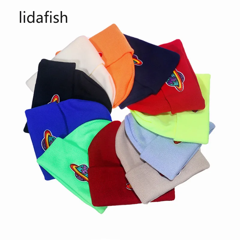2021 New Autumn Winter Embroidery Beanie Hats for Women Men Cute Warm Knitted Ski Hat Bonnet Casual Cap Wholesale
2021 New Autumn Winter Embroidery Beanie Hats for Women Men Cute Warm Knitted Ski Hat Bonnet Casual Cap Wholesale