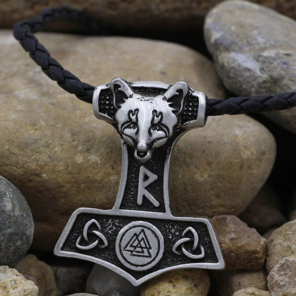 Jewelry on the neck Axe Viking Wolf Head Animal Pendant Necklace Fashion Simple Alloy Pendant Men's Sweater Chain
Jewelry on the neck Axe Viking Wolf Head Animal Pendant Necklace Fashion Simple Alloy Pendant Men's Sweater Chain