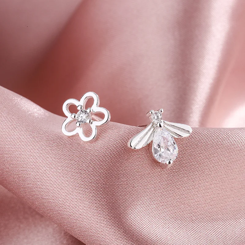 VENTFILLE 925 Sterling Silver Asymmetrical Flower Bee Earrings For Women Sweet Temperament Wedding Party Jewelry Accessories
VENTFILLE 925 Sterling Silver Asymmetrical Flower Bee Earrings For Women Sweet Temperament Wedding Party Jewelry Accessories