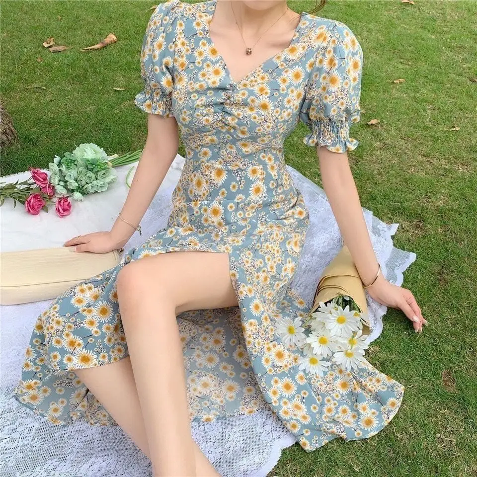 French niche skirt, super fairy forest, small fresh floral dress, female summer waist, thin, gentle wind long skirt
French niche skirt, super fairy forest, small fresh floral dress, female summer waist, thin, gentle wind long skirt