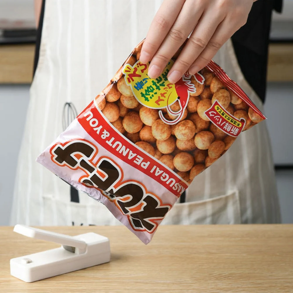 Portable Food Sealer Snack Packaging Bag Small Sealing Machine Heat Sealing Machine Vacuum Bag Sealing Machine Clip
Portable Food Sealer Snack Packaging Bag Small Sealing Machine Heat Sealing Machine Vacuum Bag Sealing Machine Clip