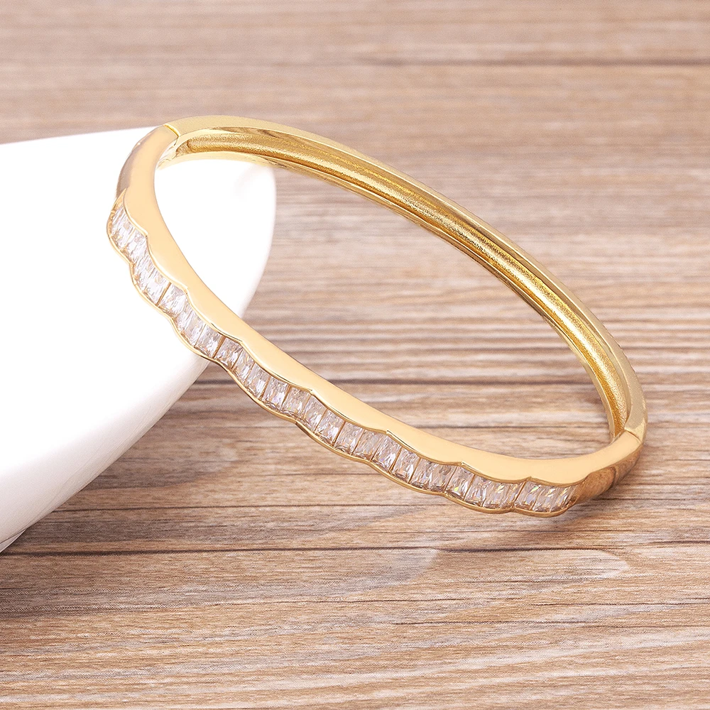 Trendy Brand Women Girls Crystal Cuff Charm Bangles Trendy Copper Zircon Belt Design Fashion Wedding Party New Year Jewelry Gift
Trendy Brand Women Girls Crystal Cuff Charm Bangles Trendy Copper Zircon Belt Design Fashion Wedding Party New Year Jewelry Gift