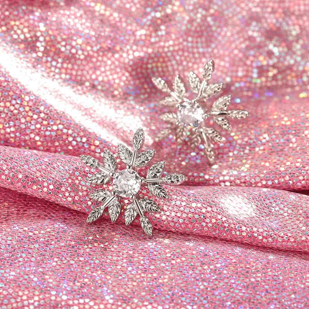 Sweet Fashion Women Snowflake Earrings Filled Cubic Zirconia Earrings Jewelry Anniversary Gift Wedding Party Jewelry
Sweet Fashion Women Snowflake Earrings Filled Cubic Zirconia Earrings Jewelry Anniversary Gift Wedding Party Jewelry