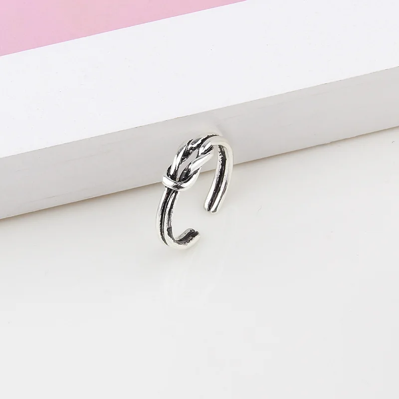 New Retro Silver Color Love Knot Ring Female Simple Temperament Opening Ring Round adjustable Finger Rings Gifts For Girls Party
New Retro Silver Color Love Knot Ring Female Simple Temperament Opening Ring Round adjustable Finger Rings Gifts For Girls Party