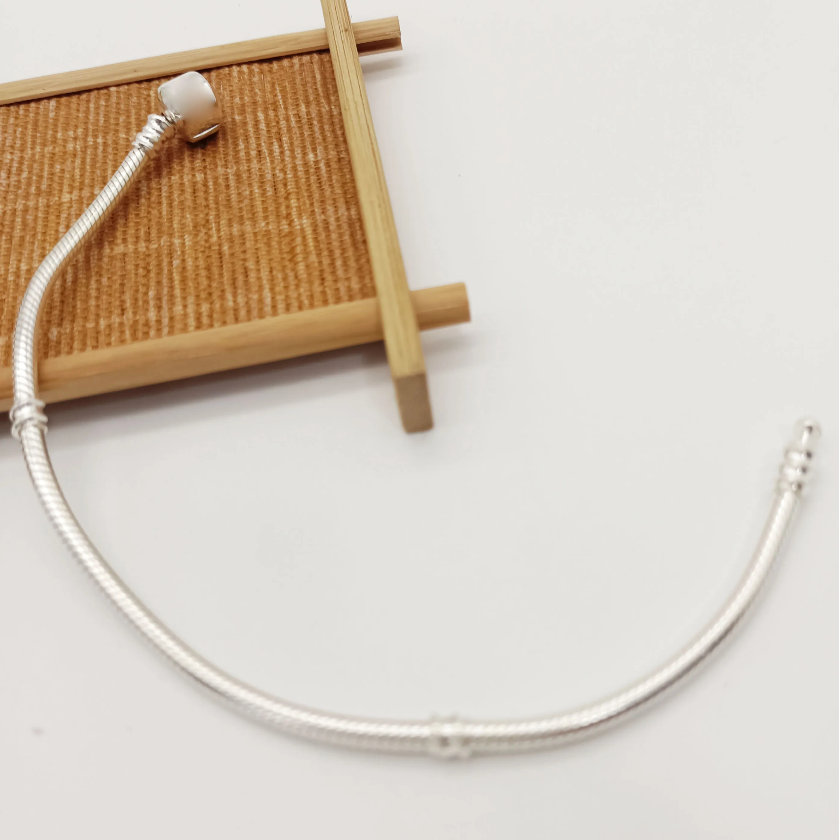 Fashion High Quality Moments Snake Shaped Bracelet Women Jewelry Factory Wholesale
Fashion High Quality Moments Snake Shaped Bracelet Women Jewelry Factory Wholesale