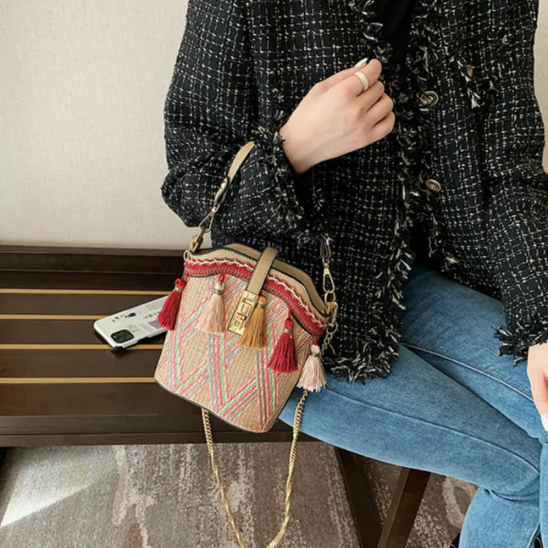 Bags for women 2021 Women Vintage Beach Straw Bags Ethnic Style Ribbon Tassel Beach Straw bag ethnic wind ribbon Messenger Bag
Bags for women 2021 Women Vintage Beach Straw Bags Ethnic Style Ribbon Tassel Beach Straw bag ethnic wind ribbon Messenger Bag