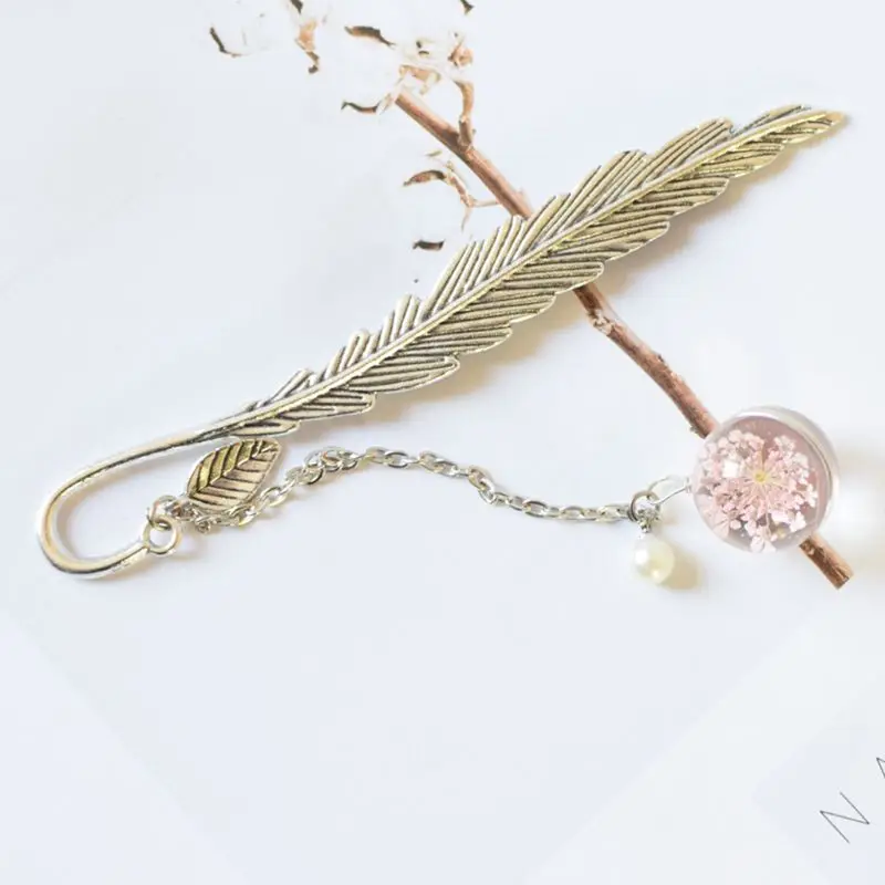 Retro Vintage Bookmark Feather Dried Flower Gypsophila Specimen Creative Metal Bookmarks Stationery Gift
Retro Vintage Bookmark Feather Dried Flower Gypsophila Specimen Creative Metal Bookmarks Stationery Gift