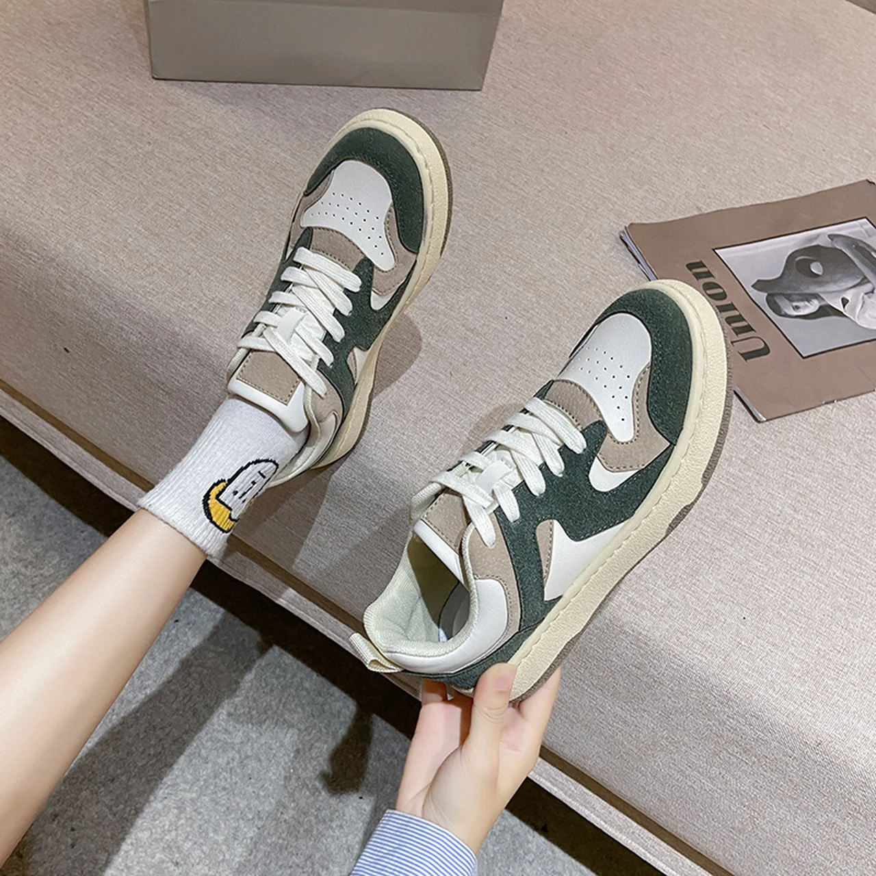 Женские высокие кроссовки без украшения, модные повседневные кроссовки на увеличенной платформе, Осень-зима 2021
Женские высокие кроссовки без украшения, модные повседневные кроссовки на увеличенной платформе, Осень-зима 2021