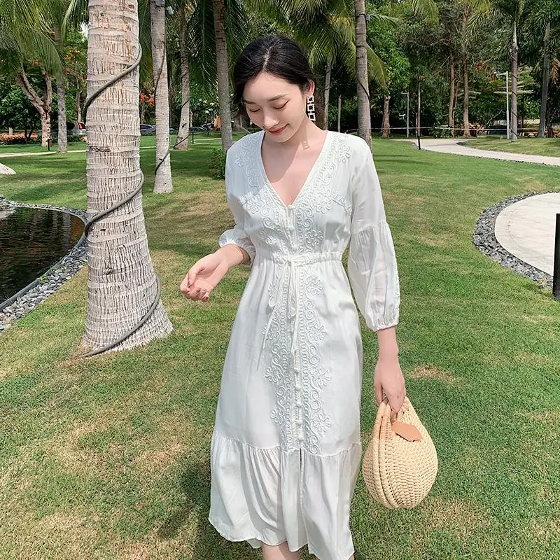 Make summer long white dress v-neck vintage French fairy skirt waist dress show thin desert resort
Make summer long white dress v-neck vintage French fairy skirt waist dress show thin desert resort