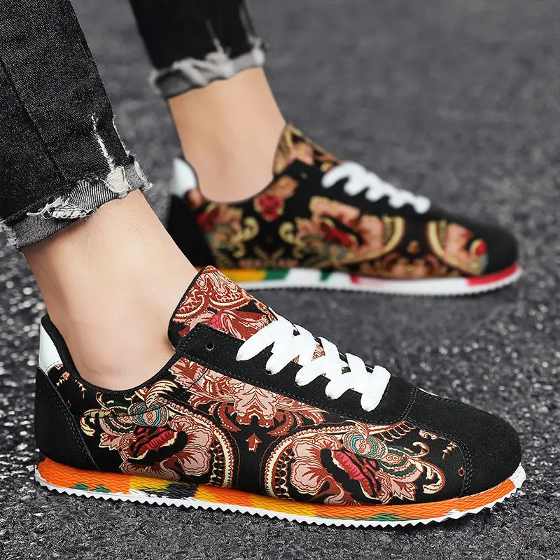 Модная замшевая обувь для мужчин, легкая мужская обувь для бега в стиле хип-хоп, китайская обувь с цветочным принтом и вышивкой, мужская обув...
Модная замшевая обувь для мужчин, легкая мужская обувь для бега в стиле хип-хоп, китайская обувь с цветочным принтом и вышивкой, мужская обув...