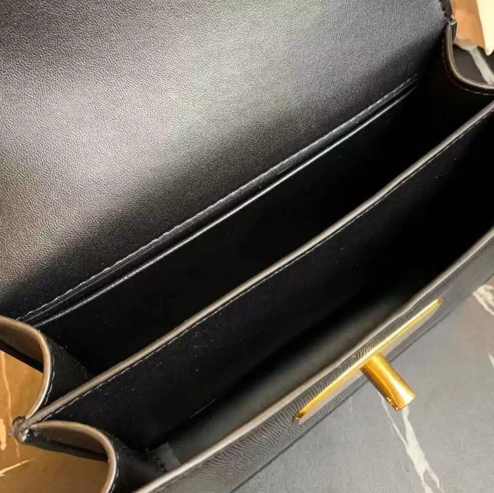 2021 Designer Deluxe Crossbody Bag High Quality Saffiano Bag Bestselling Wallet Women Lose Bag Summer Small Bag Global Delivery
2021 Designer Deluxe Crossbody Bag High Quality Saffiano Bag Bestselling Wallet Women Lose Bag Summer Small Bag Global Delivery