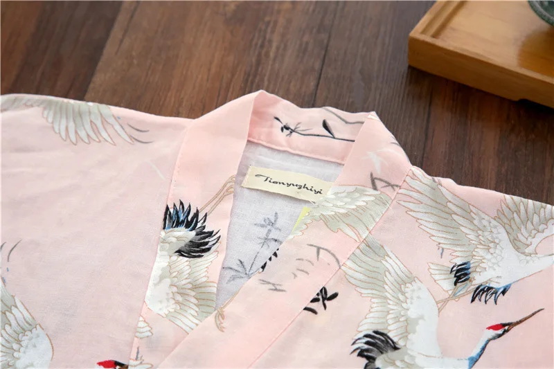 Japanese Women's Yukata Kimono Robes Pajamas Sets Cotton Short Pants Nightgown Sleep Bathrobe Leisure Wear Homewear Traditional
Japanese Women's Yukata Kimono Robes Pajamas Sets Cotton Short Pants Nightgown Sleep Bathrobe Leisure Wear Homewear Traditional