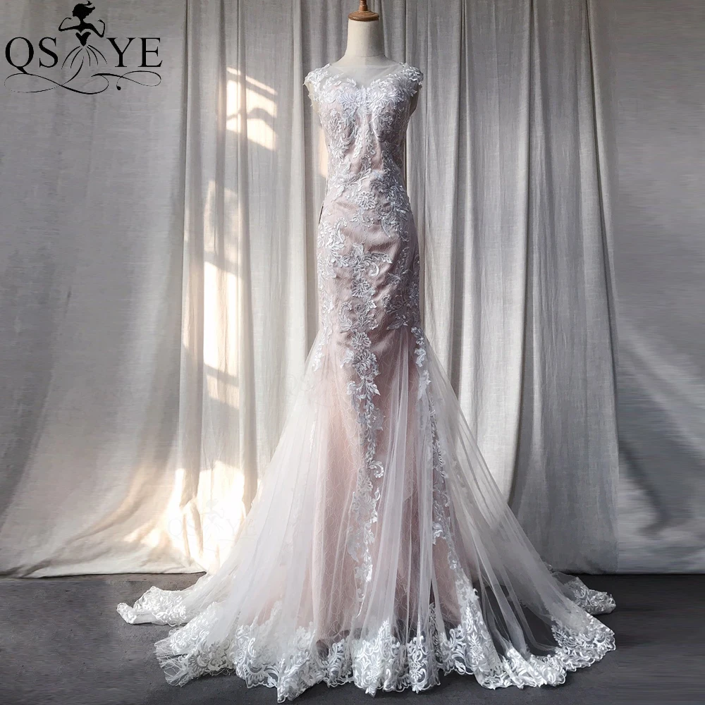 Champagne Mermaid Lace Wedding Dresses Sleeveless Buttons Bridal Gown Big Train Bride Boho Appliques Edge Marriage Wedding Gown
Champagne Mermaid Lace Wedding Dresses Sleeveless Buttons Bridal Gown Big Train Bride Boho Appliques Edge Marriage Wedding Gown