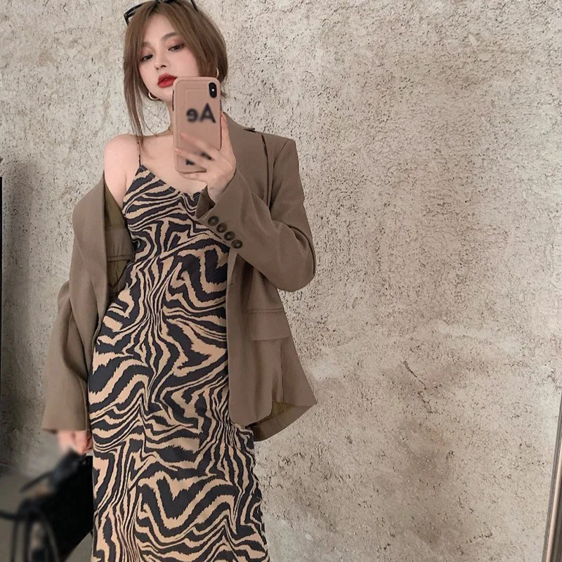 Women Slim Zebra Pattern V-Neck Sling Dress Vestidos Summer Retro Sexy Sling Dress
Women Slim Zebra Pattern V-Neck Sling Dress Vestidos Summer Retro Sexy Sling Dress