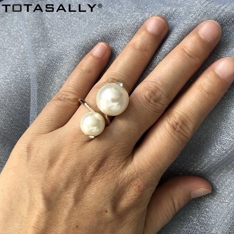 TOTASALLY Fashion Women Finger Ring Big Simulated Pearl Top Rings Rhinestone Ladies Rings Gifts Jewelry anillos de mujeres
TOTASALLY Fashion Women Finger Ring Big Simulated Pearl Top Rings Rhinestone Ladies Rings Gifts Jewelry anillos de mujeres