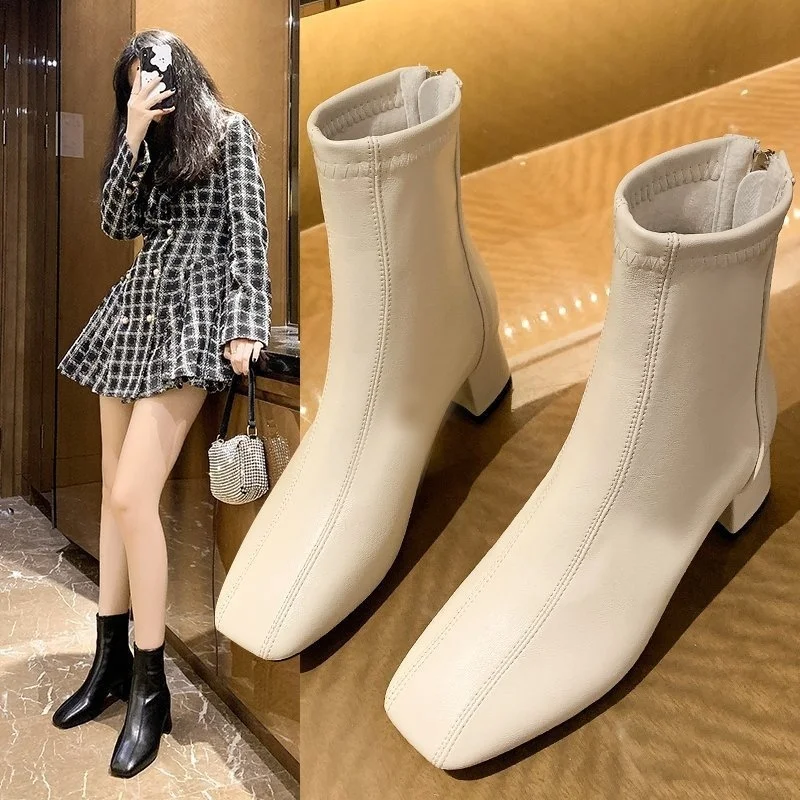 Fashion thin and small heel boots children's short boots boots 2020 new style square head British style autumn and winter
Fashion thin and small heel boots children's short boots boots 2020 new style square head British style autumn and winter
