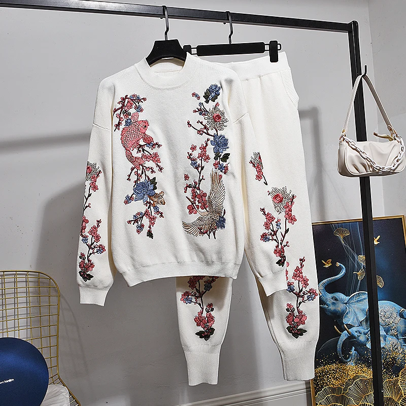 White Knitted Suit Women 2021 New Autumn Crane Embroidery O-neck Pullovers Sweater + Loose Casual Long Trousers Female Knit Set
White Knitted Suit Women 2021 New Autumn Crane Embroidery O-neck Pullovers Sweater + Loose Casual Long Trousers Female Knit Set