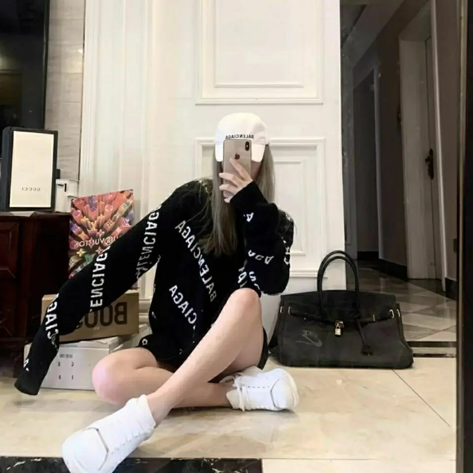 Autumn and winter fashion brand new jacquard letter sweater round neck loose and versatile knitwear top
Autumn and winter fashion brand new jacquard letter sweater round neck loose and versatile knitwear top